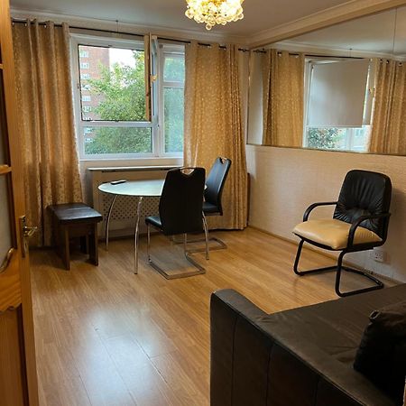 1 Bedroom Flat Close To City With Free Parking Arrangement London Eksteriør billede
